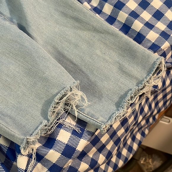 Crown & Ivy ripped frayed bottom jeans size 6 skinny cropped - Picture 5 of 6